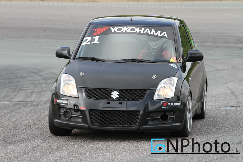 Kenneth Jerkel får mere og mere fart i den nybyggede Suzuki Swift Sport
(Foto: CN Photo)